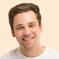 Marcus J. small business owner using Elementor animations and pop-ups.